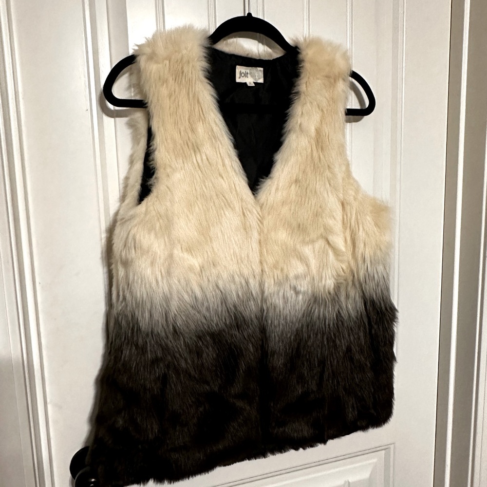 Faux Fir vest with pockets